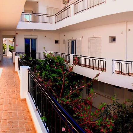 Ενοικιαζόμενα Δωμάτια Γεωργία Σταμούλου Ровиес Экстерьер фото