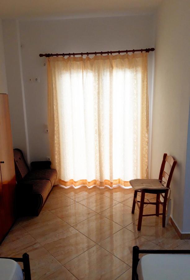 Ενοικιαζόμενα Δωμάτια Γεωργία Σταμούλου Ровиес Экстерьер фото