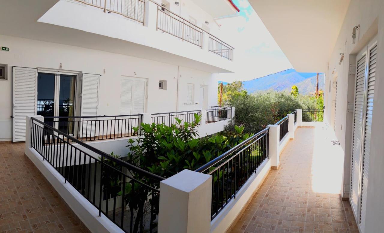 Ενοικιαζόμενα Δωμάτια Γεωργία Σταμούλου Ровиес Экстерьер фото