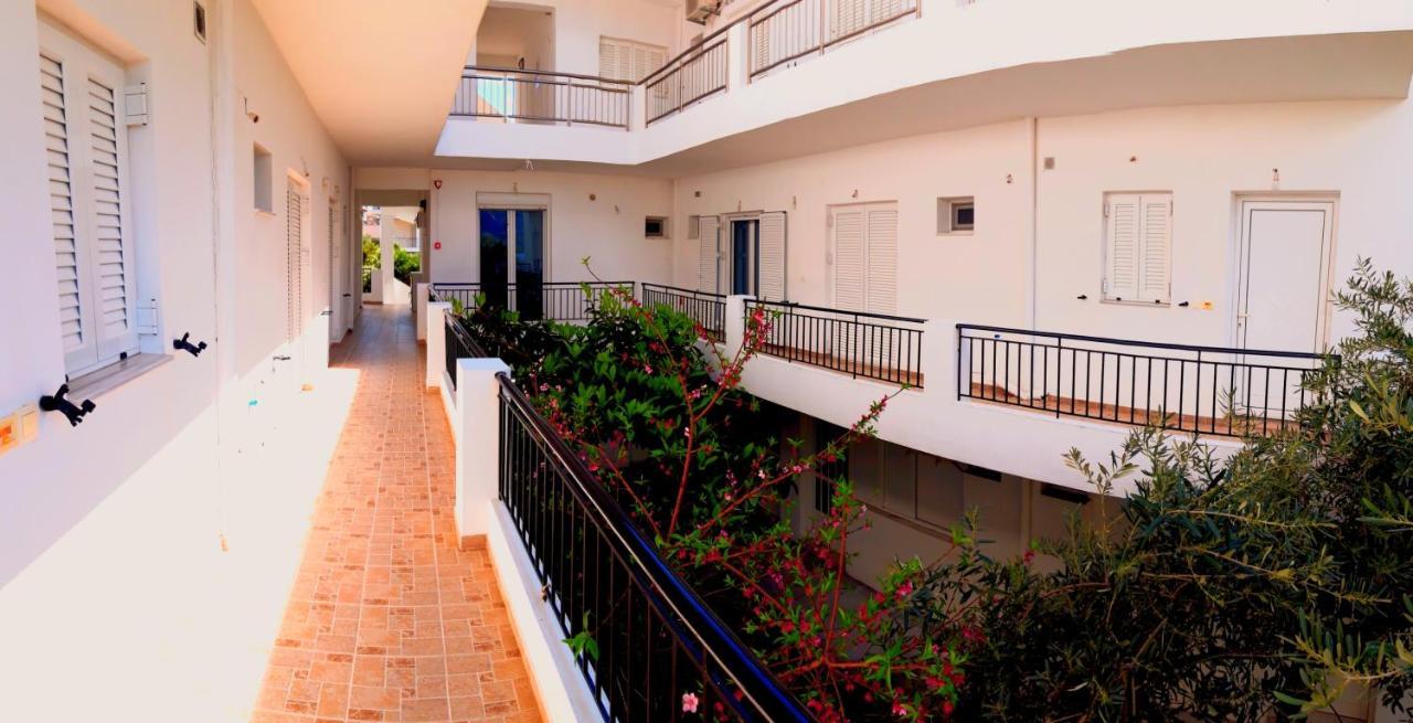 Ενοικιαζόμενα Δωμάτια Γεωργία Σταμούλου Ровиес Экстерьер фото
